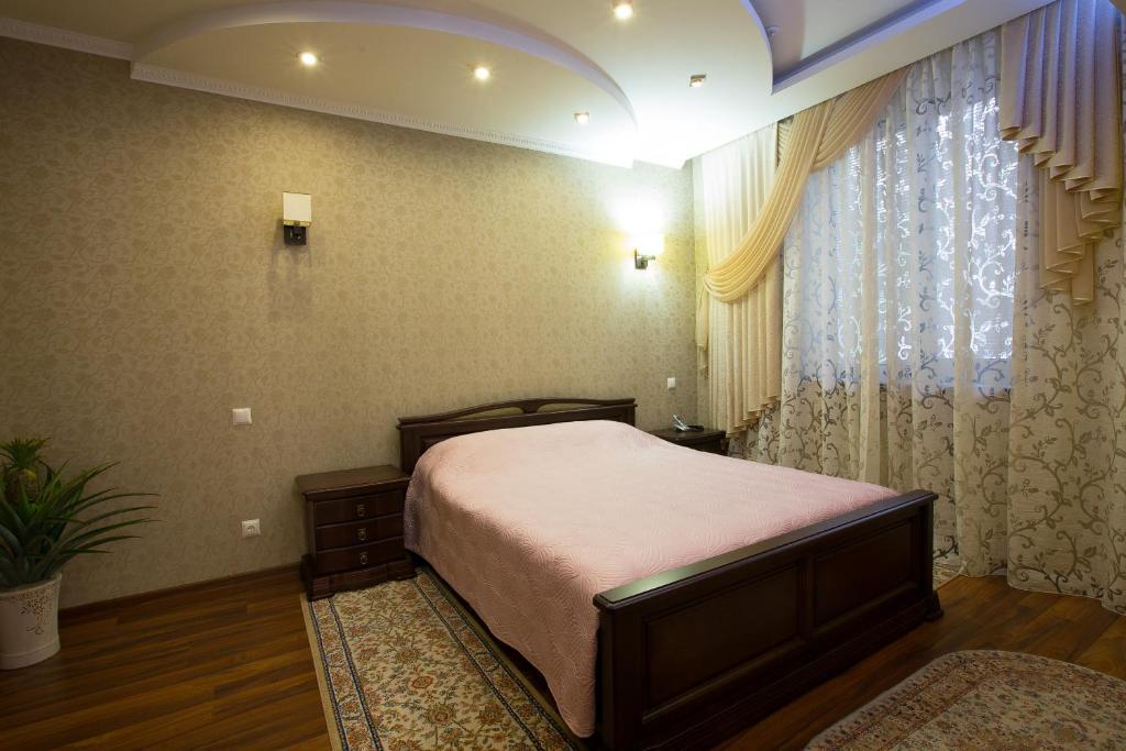 Royal Hotel Zaporizhia Bagian luar foto